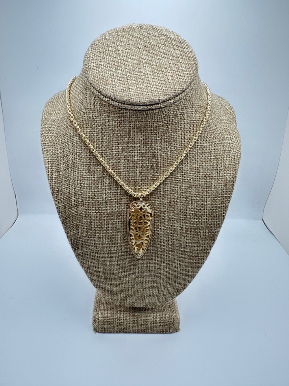 Kendra Scott Sienna Arrowhead Pendant Necklace